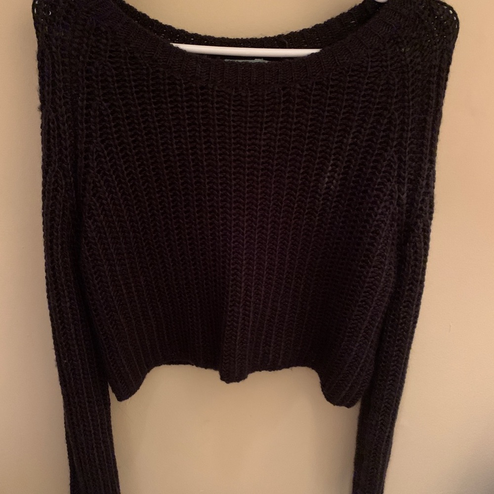 (SOLD) Black crop sweater